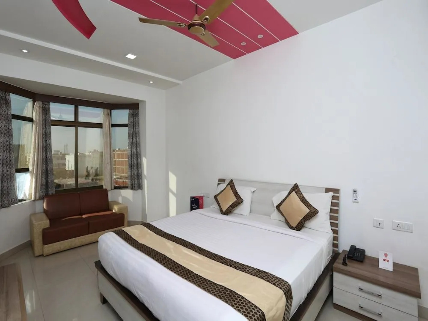 Capital O 10970 Hotel Krishna Palace