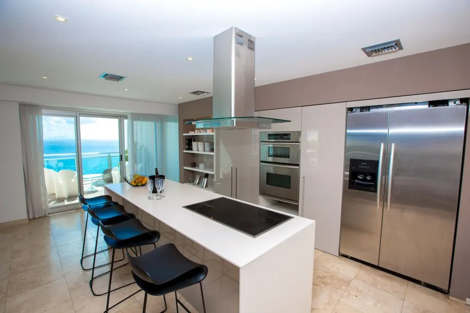 *The CLIFF_ BEACHFRONT and LUXURY MODERN UNIT* C2