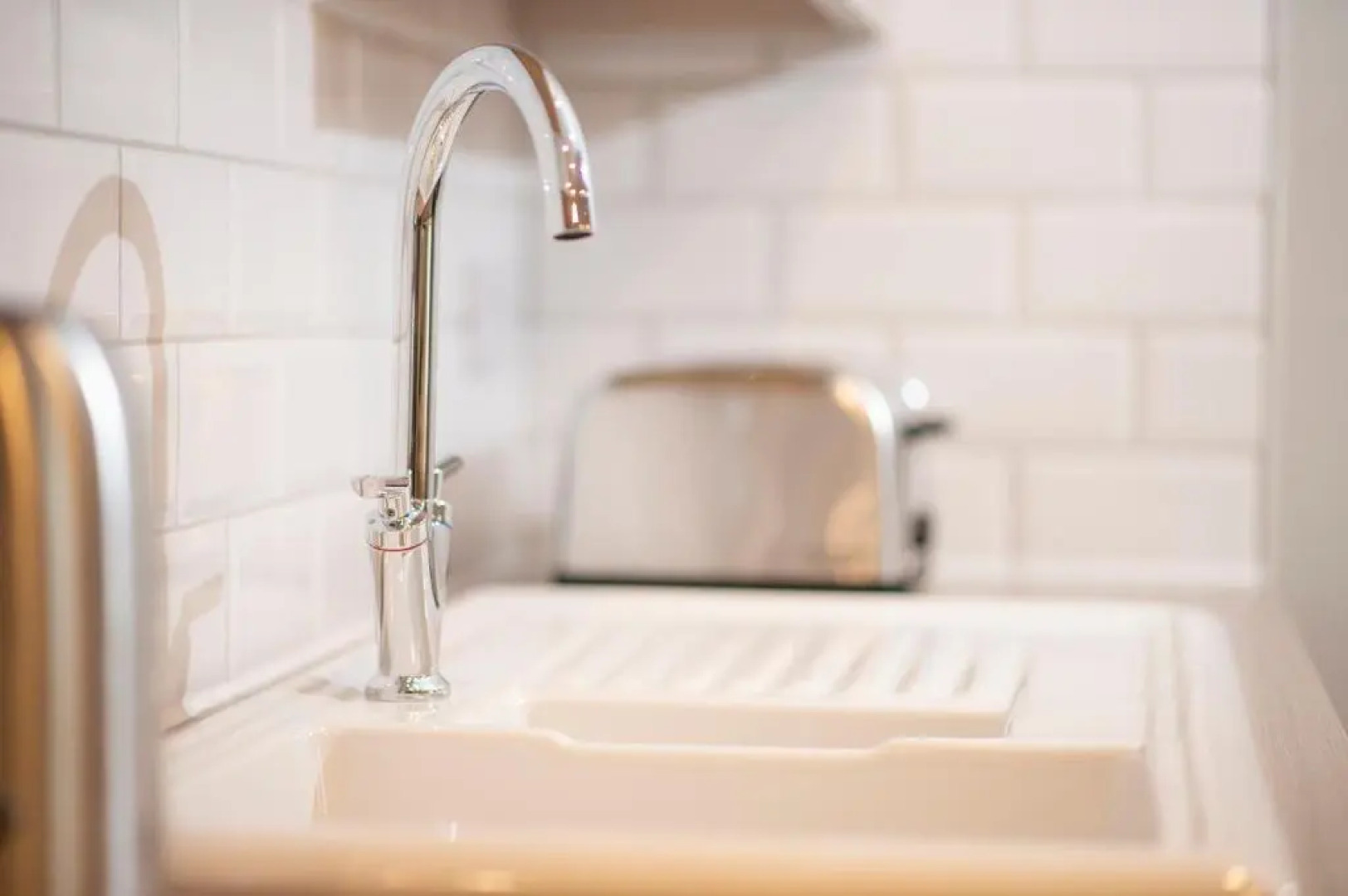 Oliverball Serviced Apartments - Flat D - Modern, top floor, 2 bedroom, 2 bathroom apartment in Central Southsea