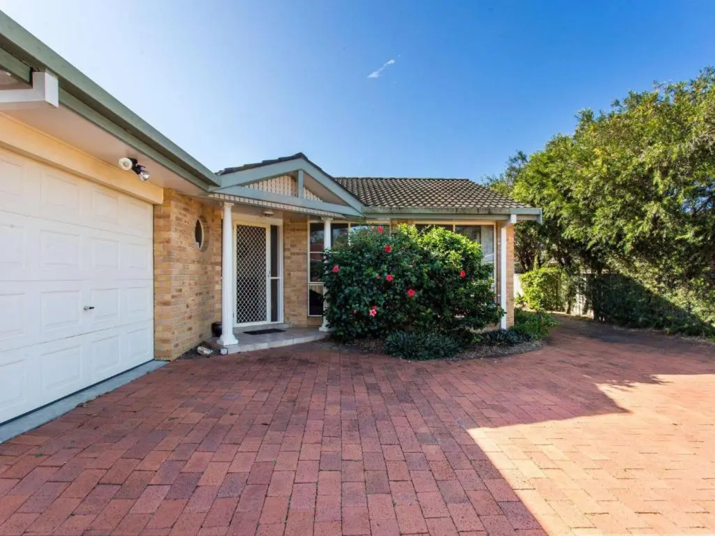 1/4 Huntly Close