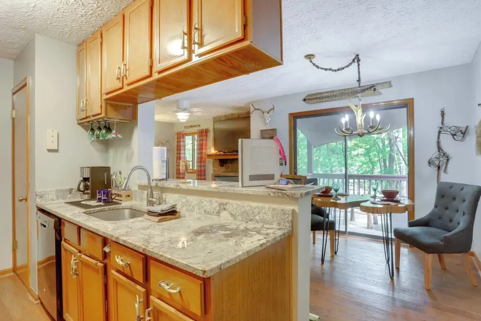 1/2 Mi to Marina: Lake Arrowhead Condo!