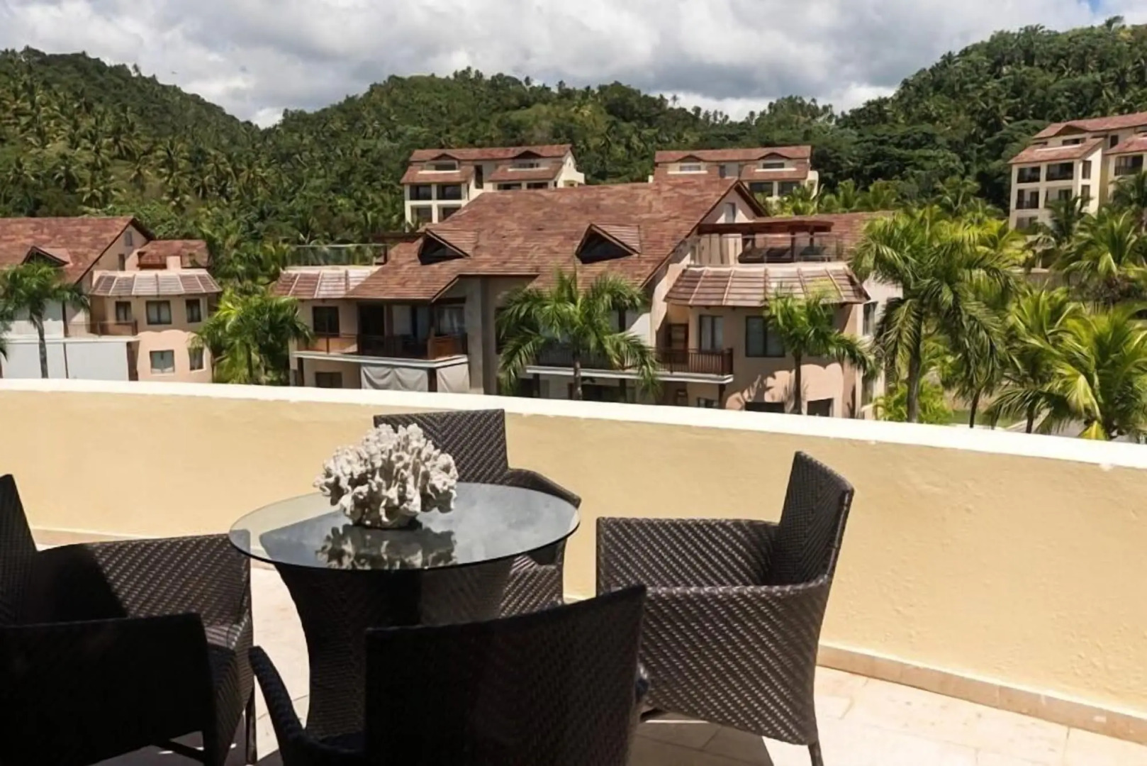 The Bannister Hotel & Yacht Club