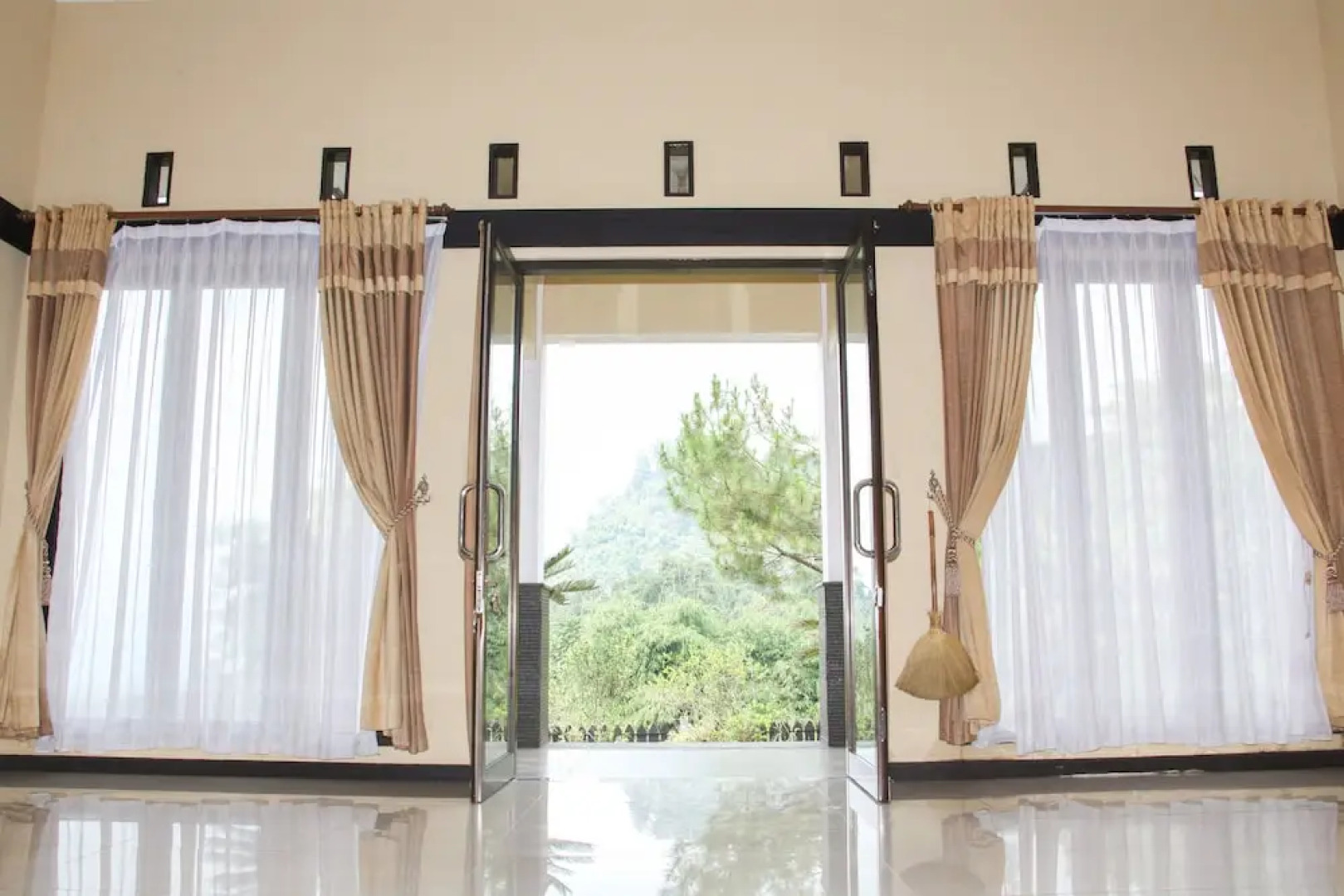 Aldeoz Ciater Cikole Villa Subang