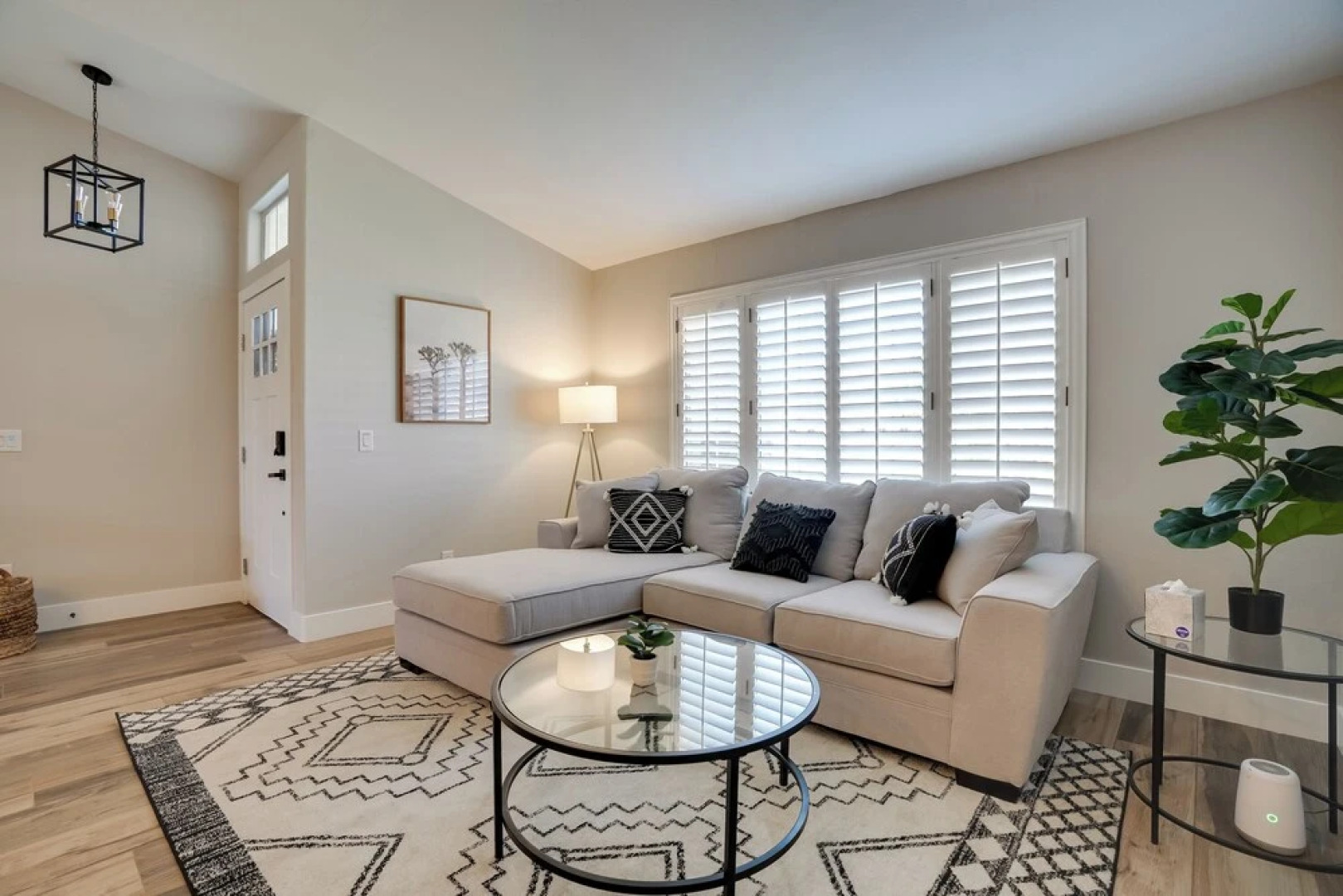 Heated Pool, 2 Mi to Dtwn: Central Peoria Home!