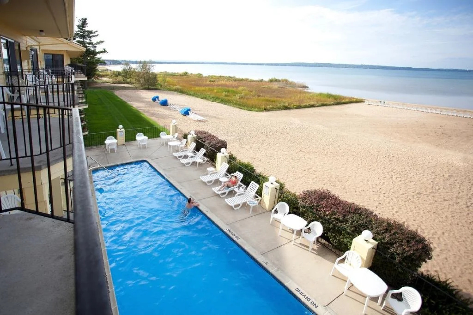 Pointes North Beachfront Hotel – 2 Person Spa Tub Studios