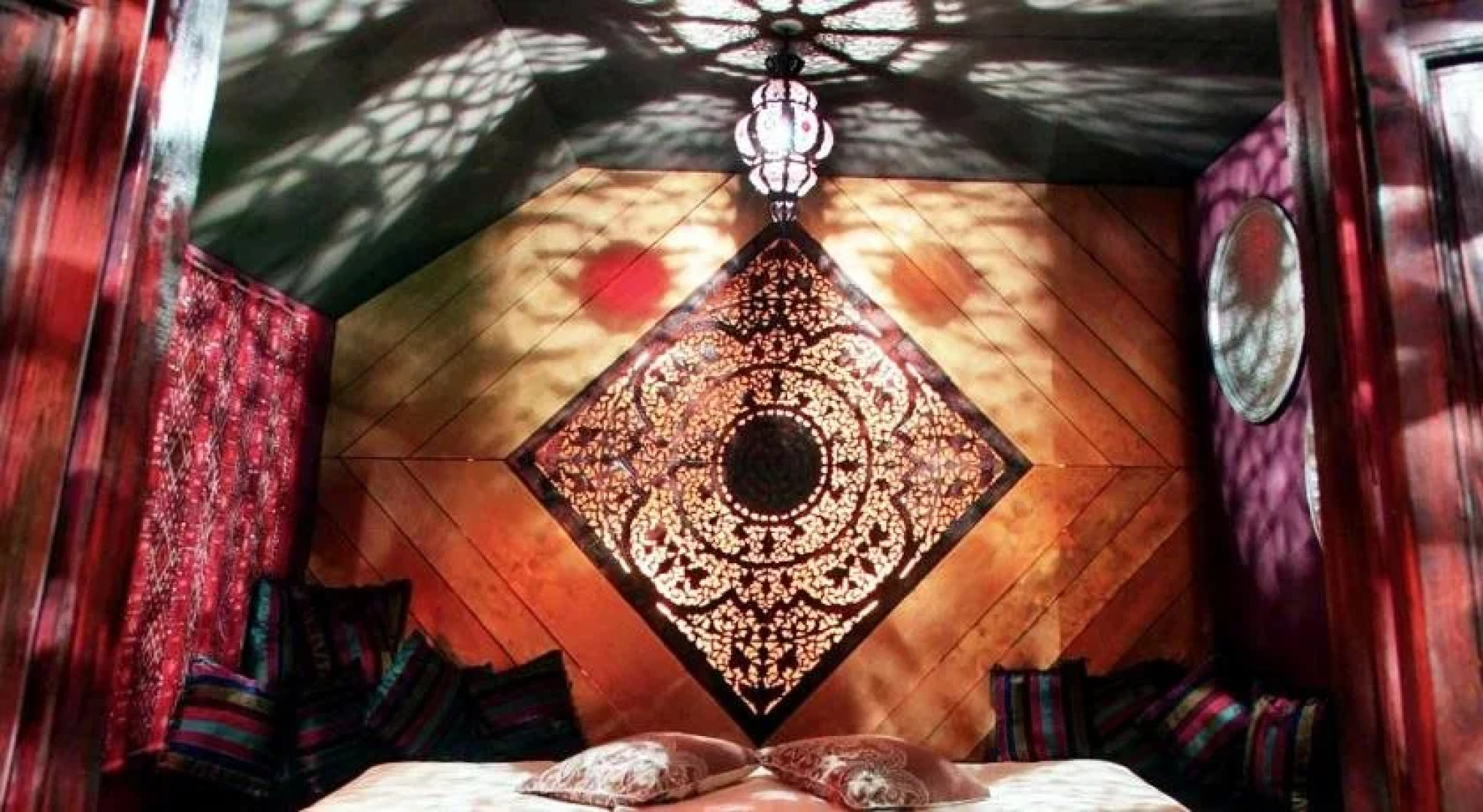 Bijou Hotel / Love and Romance