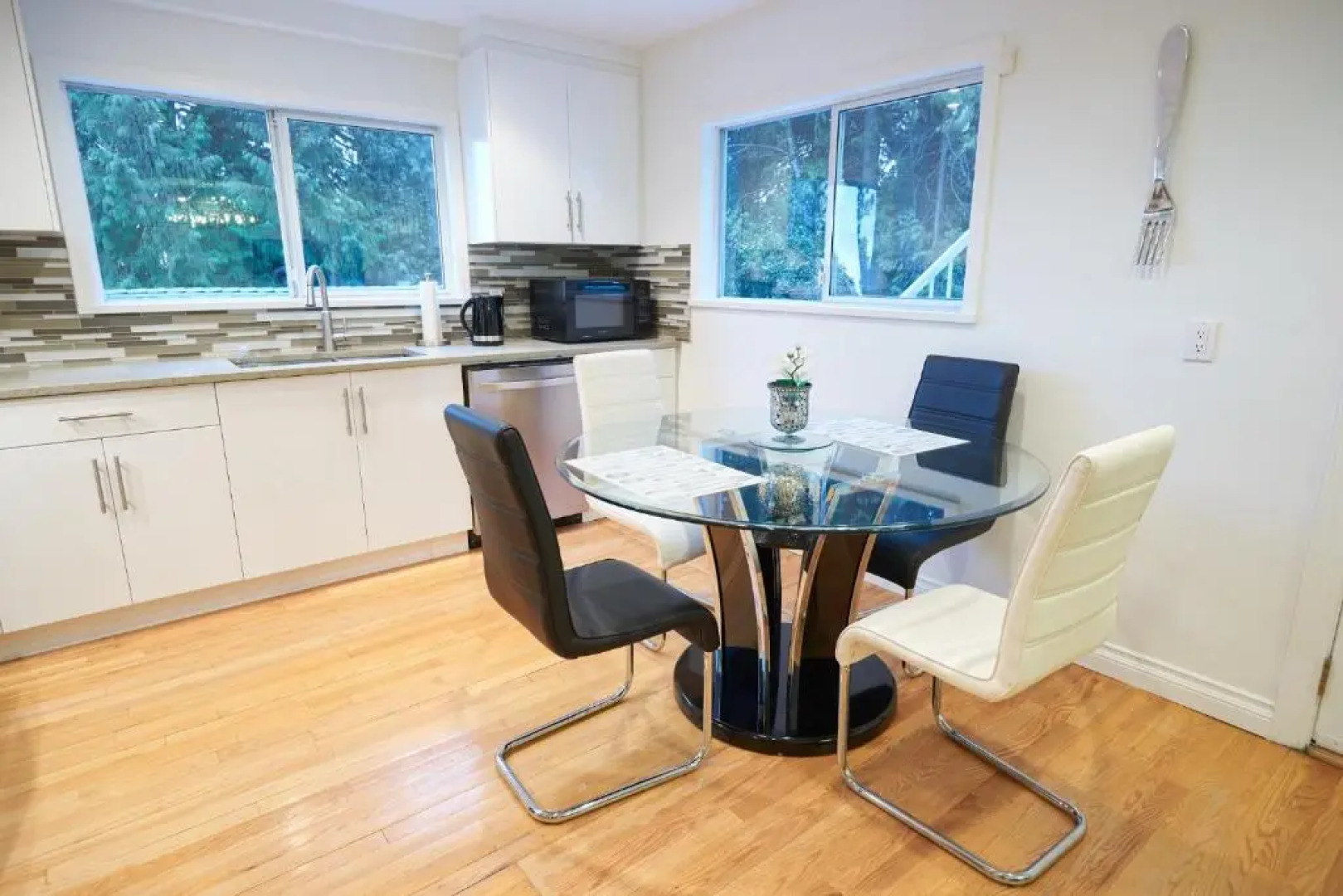 Beautiful Modern Suite