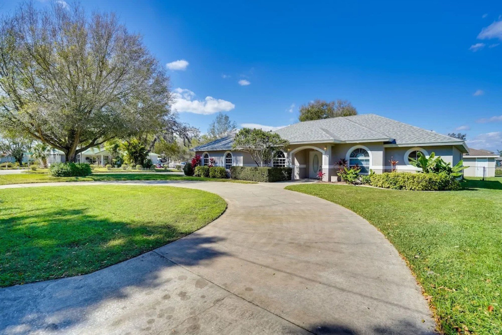 Walk to Lake: Home w/ Screened Porch in Sebring!
