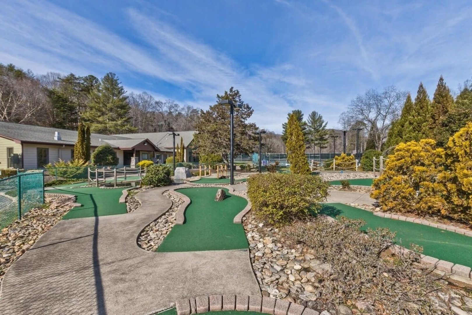 Rumbling Bald Resort Home In Lake Lure - Wifi - Community Beach, Pool, Golf And More 5 Bedroom Home by Sunscape Property Management