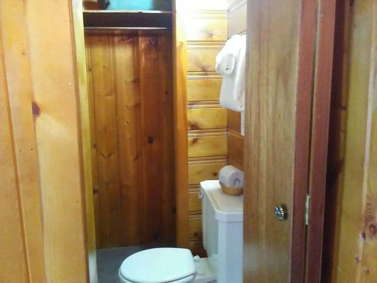 Riverside Lodge & Retreat