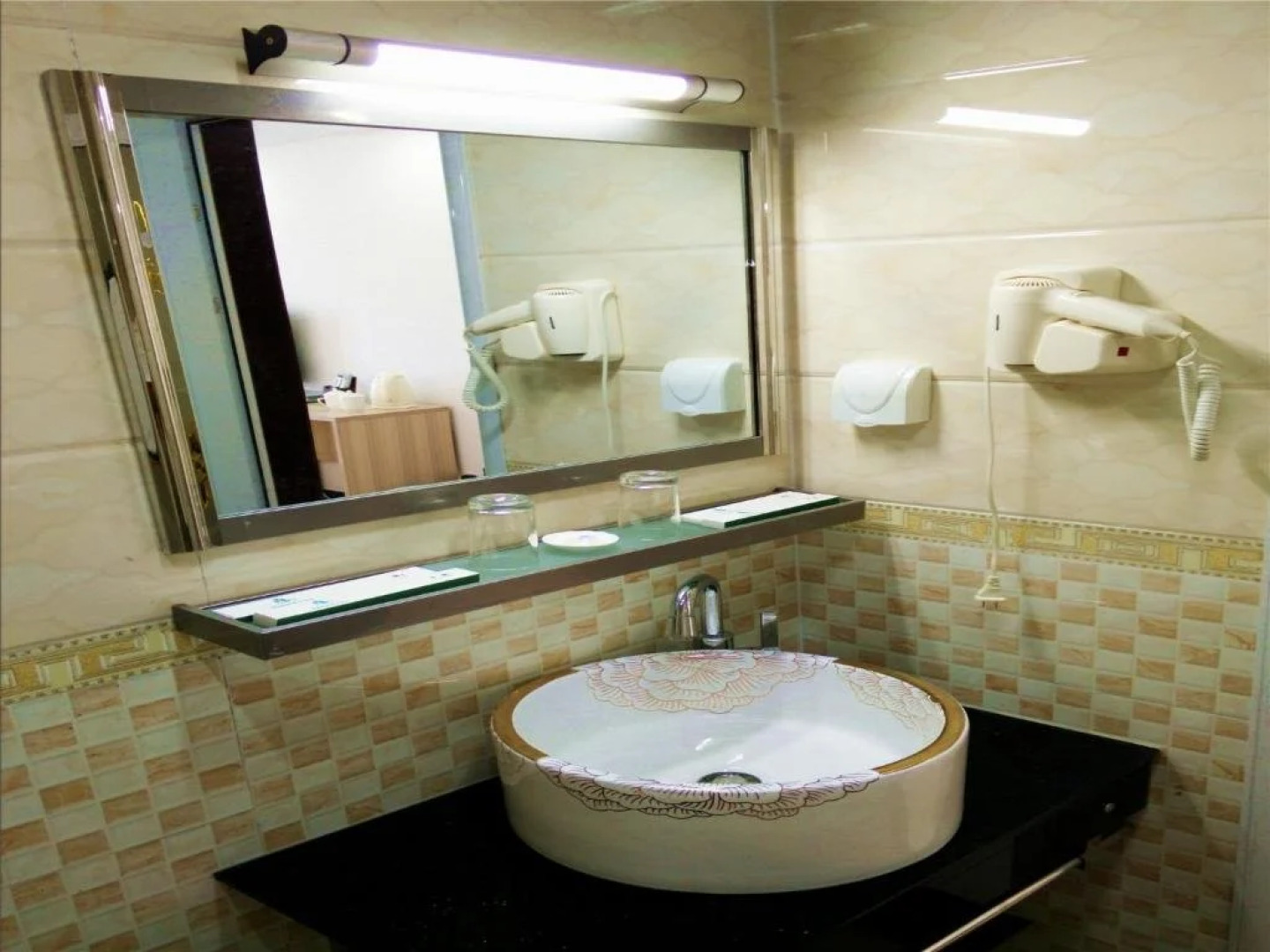 Guilin Yangshuo Jingying Huanle Village Holiday Inn