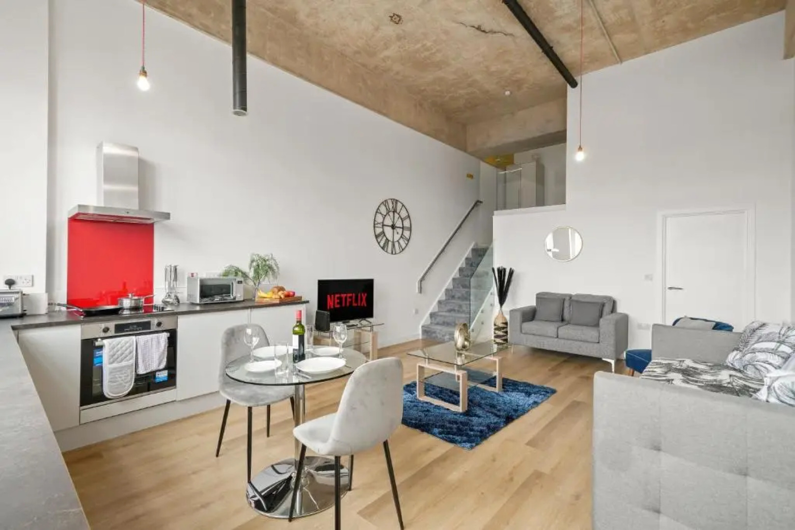 Duplex Apartments By Luxe Your Stays- Sandwell, West Bromwich