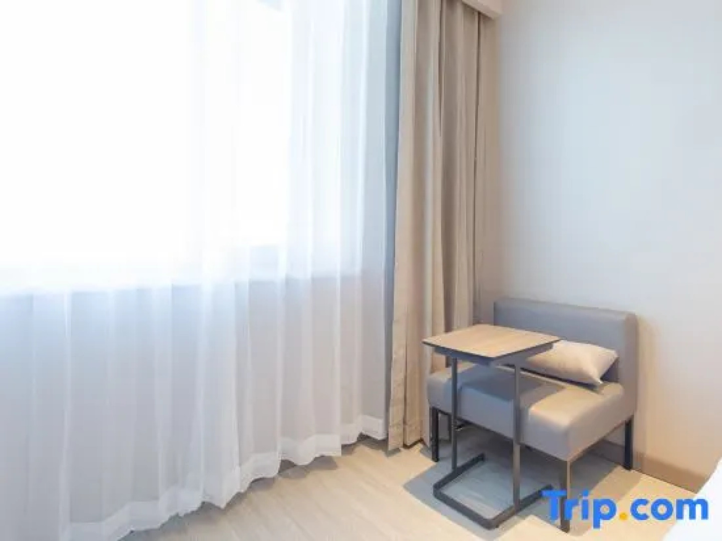 HanTing Hotel (Baicheng Taobei District Qingnian Street)