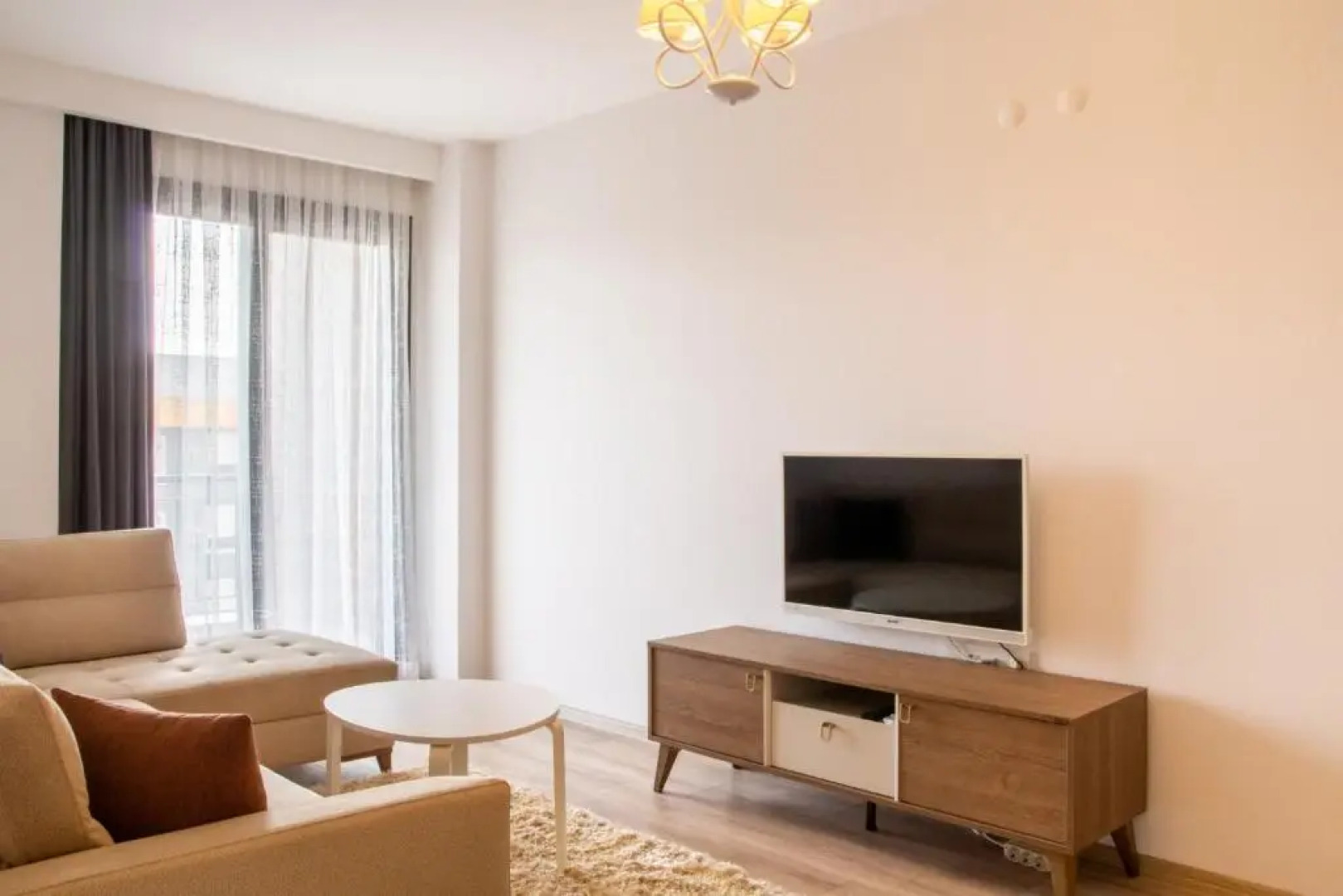 Spacious and Furnished Flat With Balcony in Izmir