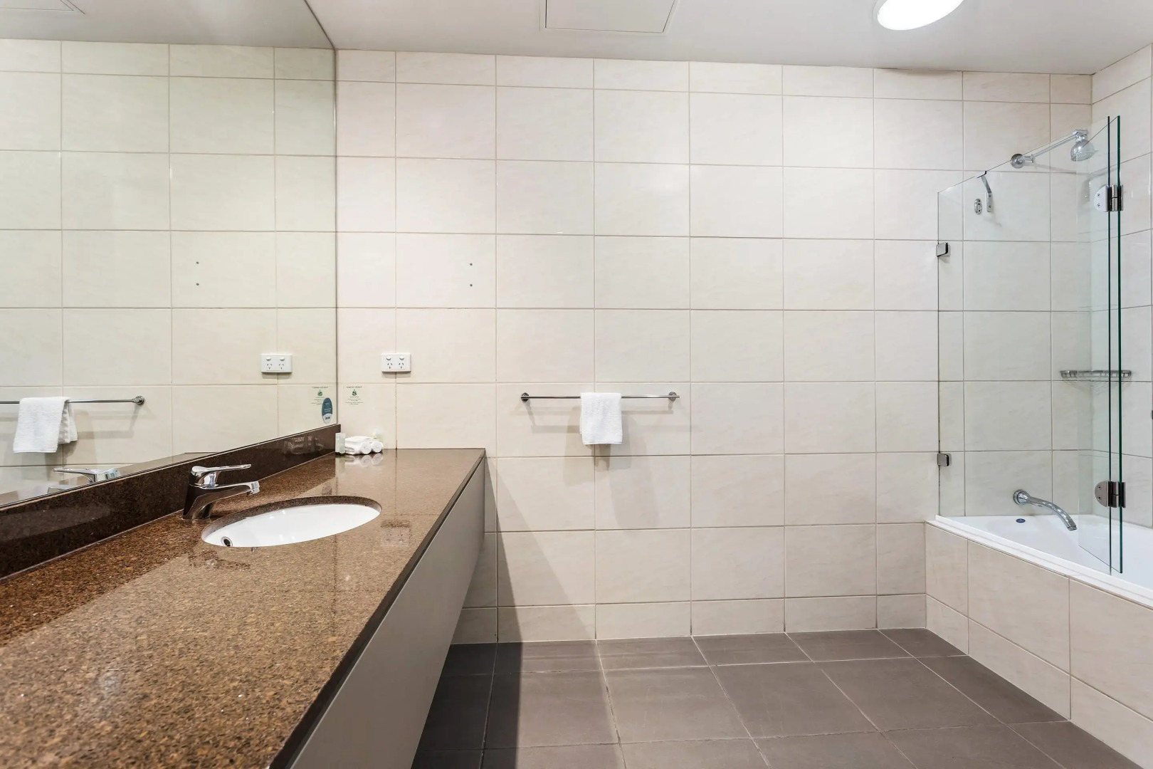 Bayside Geelong Hotel & Apartments, an Ascend Collection Hotel