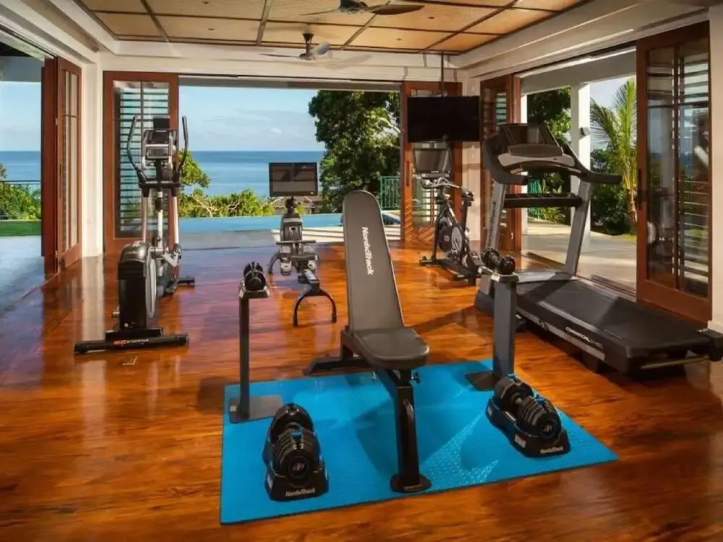 Sunny Vacation Villa at 1