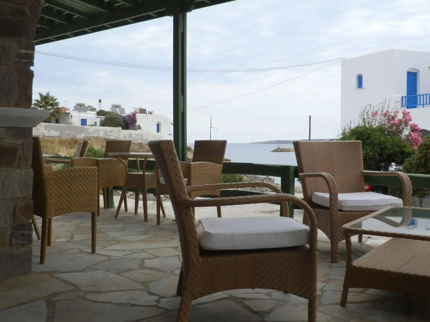 Adonis Hotel Studios & Apartments