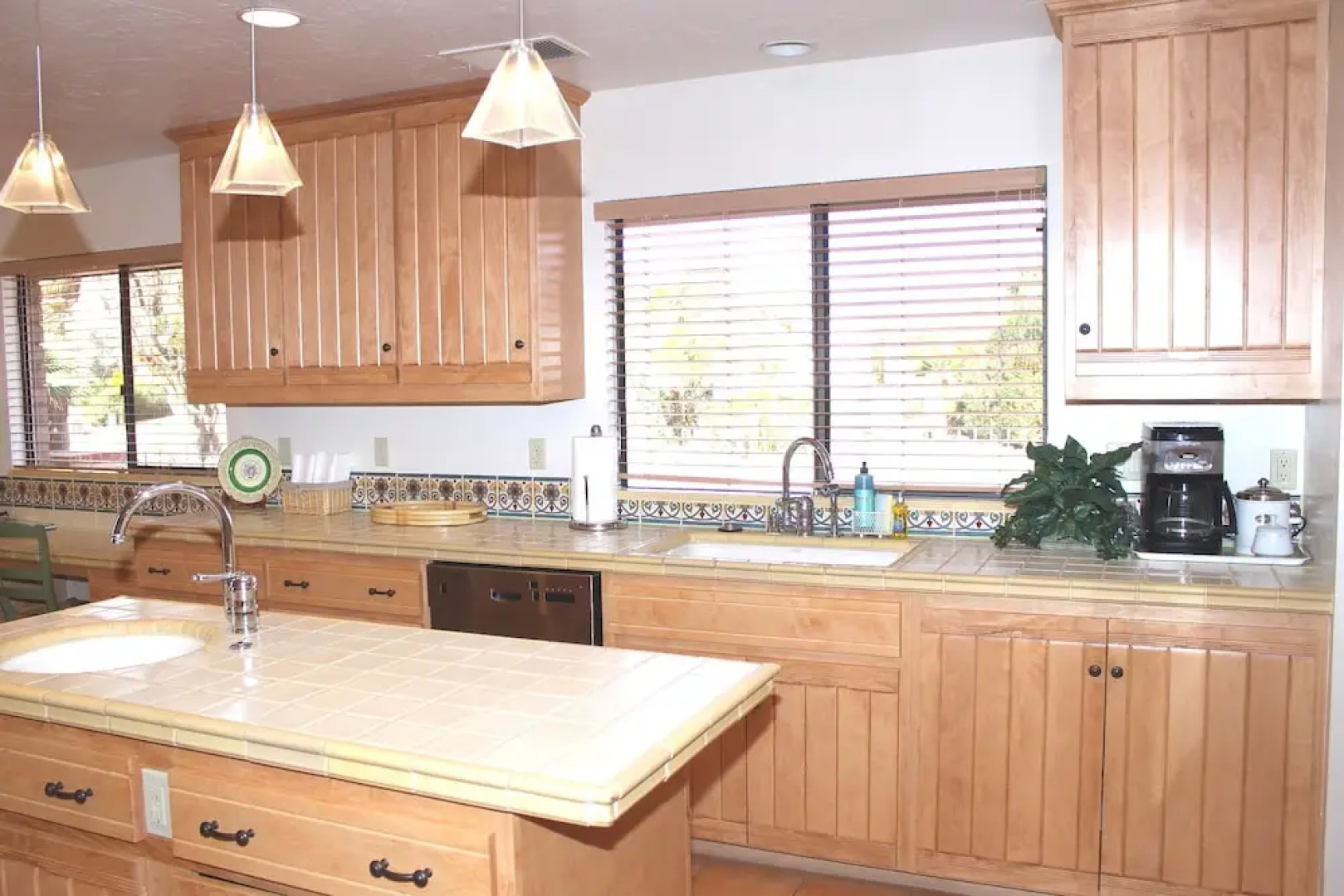 Salomon's Paradise: Desert Home by RedAwning