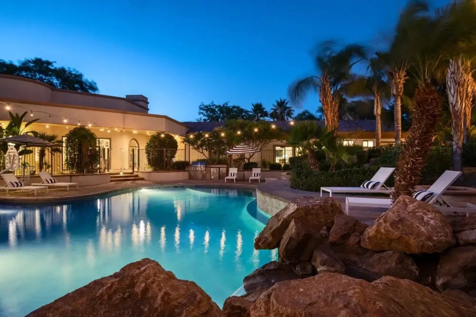 Villa Verbena by Avantstay Expansive Estate w/ B-ball Court, Pool/spa & Entertainer's Yard