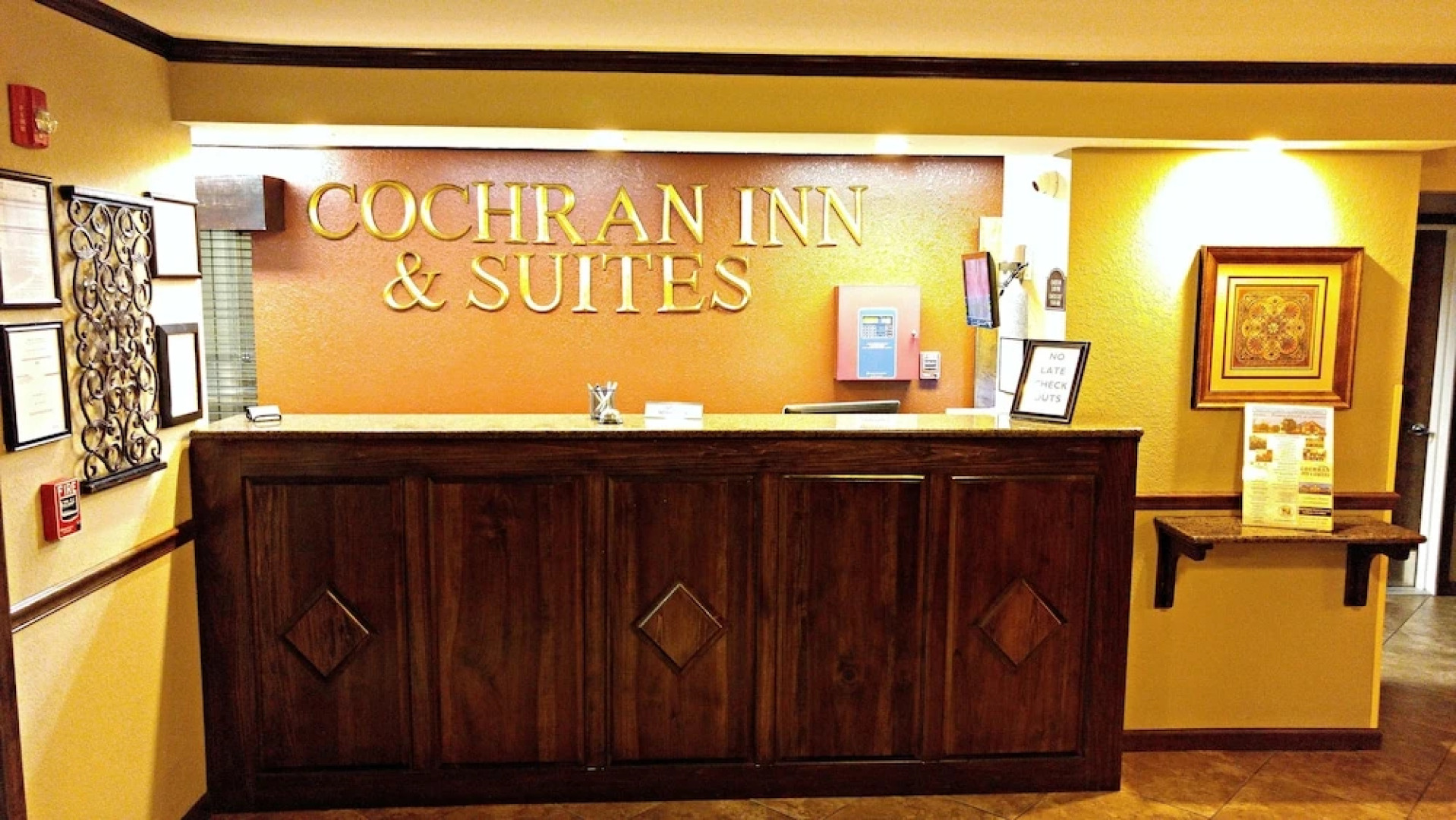 Cochran Inn & Suites