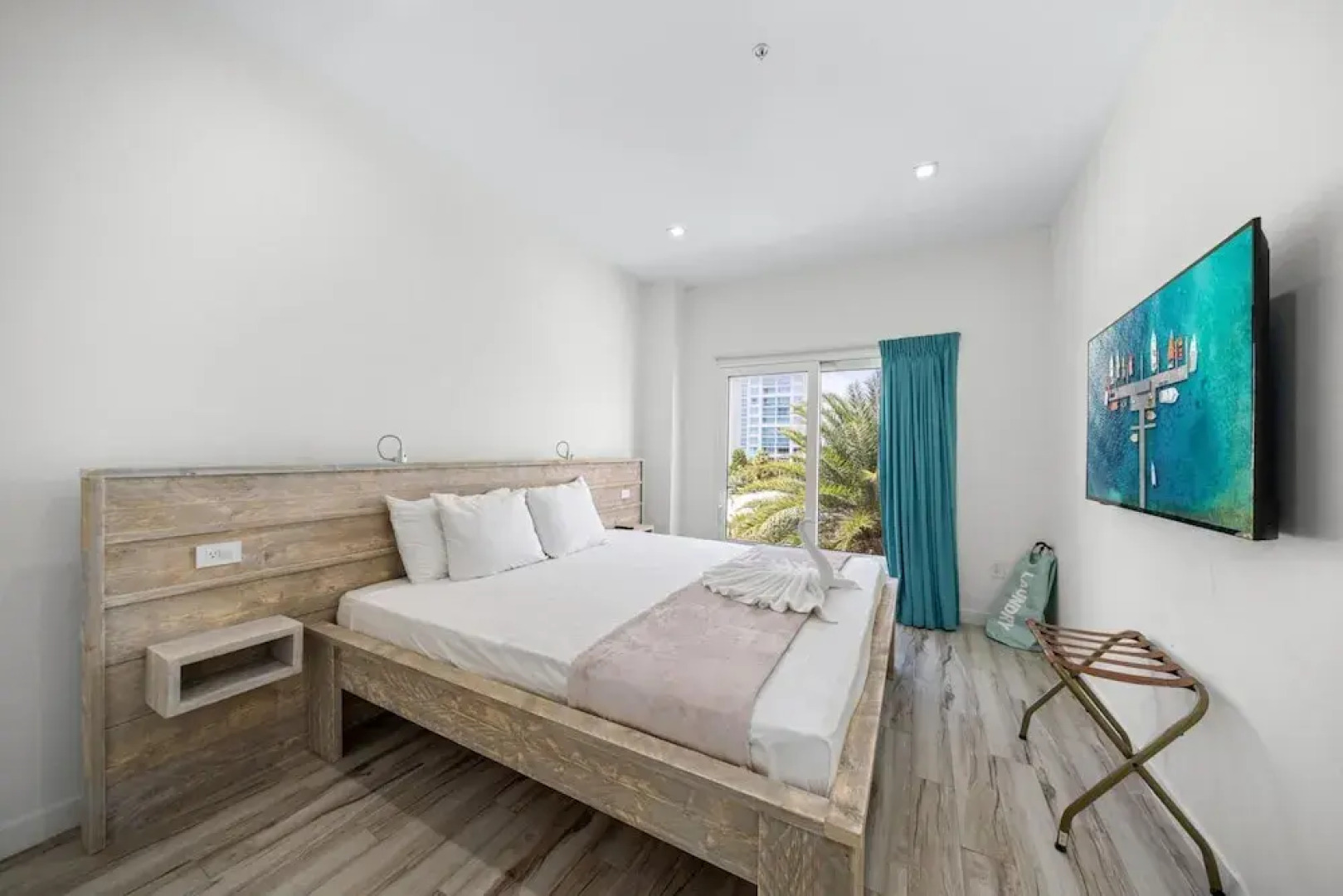 The Cove 106 in Palm Beach Aruba - Prime Location - Free Parking