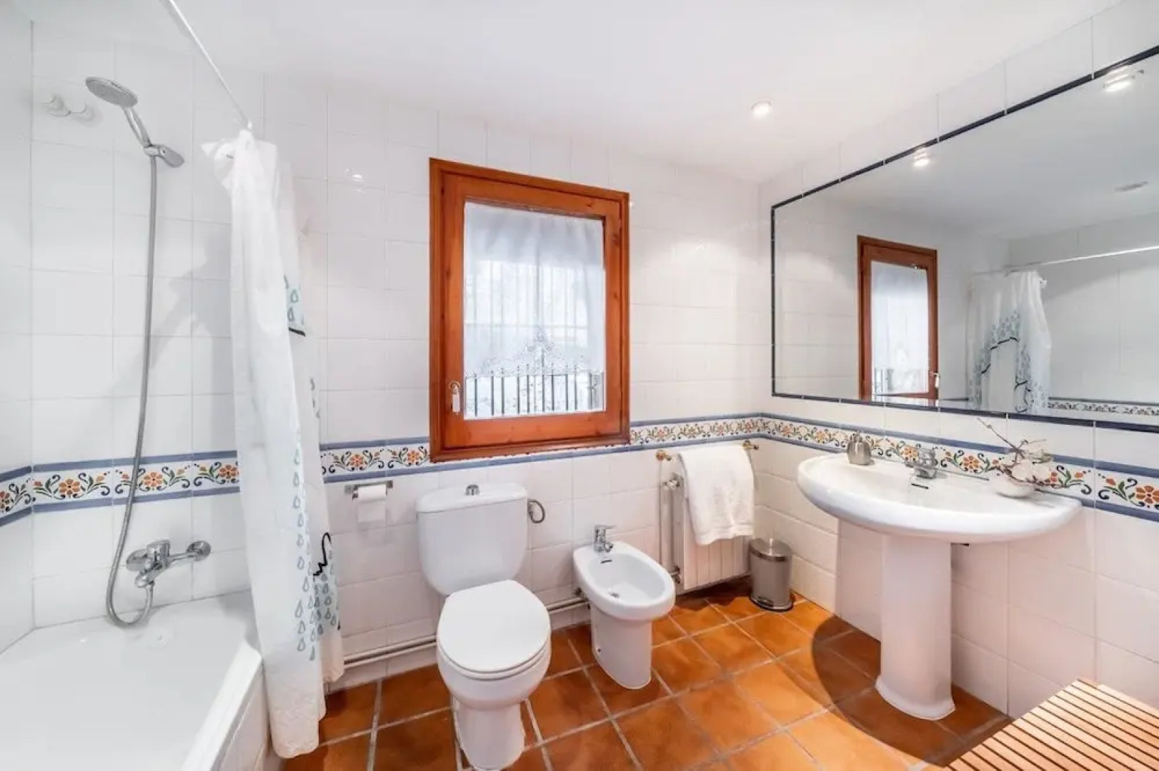 House With 5 Bedrooms in Argençola, With Wonderful Mountain View, Priv