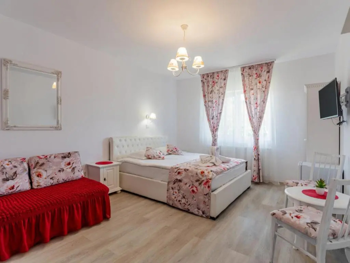 Pensiunea Casuta cu Trandafiri 2