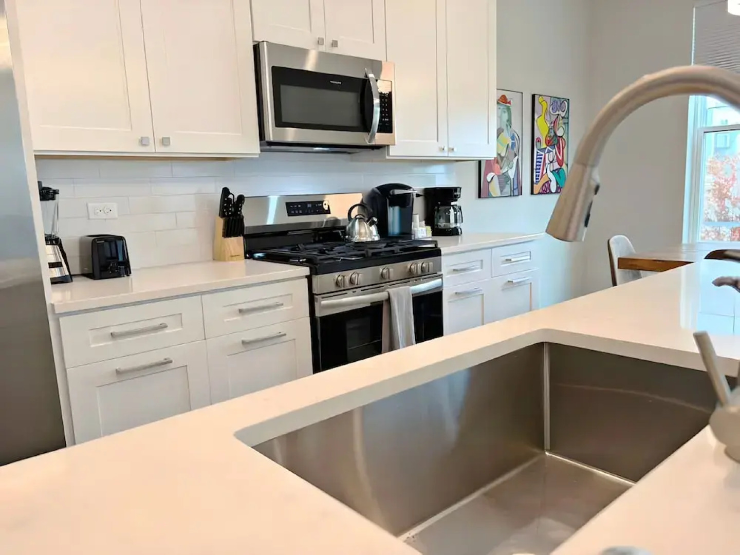 4BR Townhouse with Parking - WV rep 3