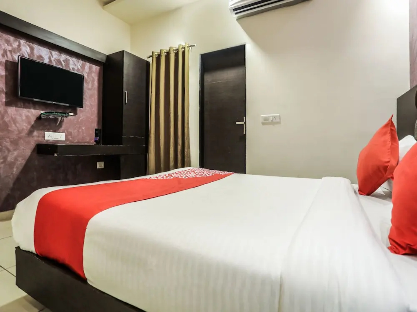 OYO 16543 Hotel Madhuban