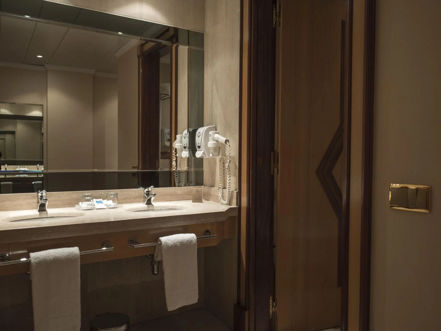 Отель Oca Puerta del Camino