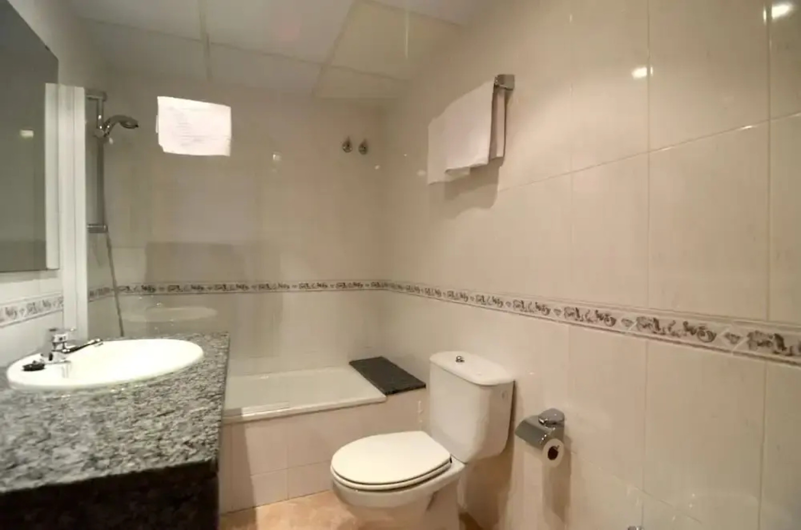 Apartamentos Hostal La Gola