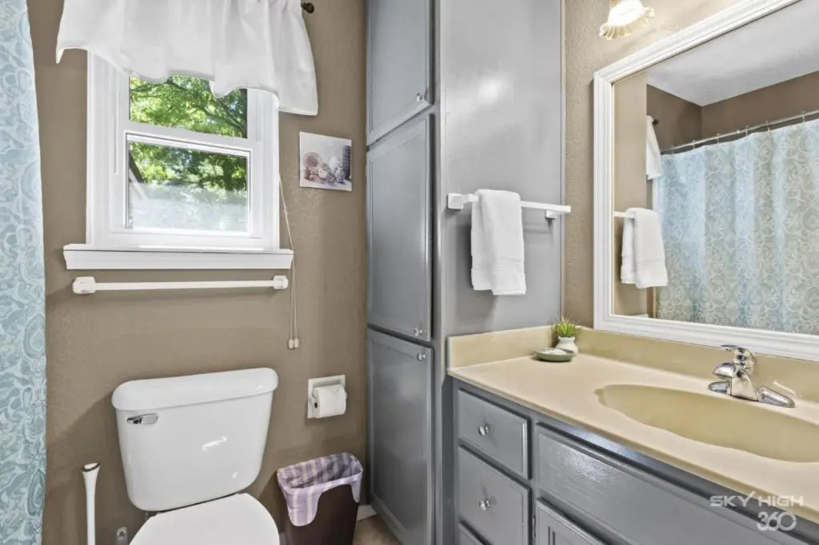 Wooded, Quiet Cottage, Very close to the Back 40