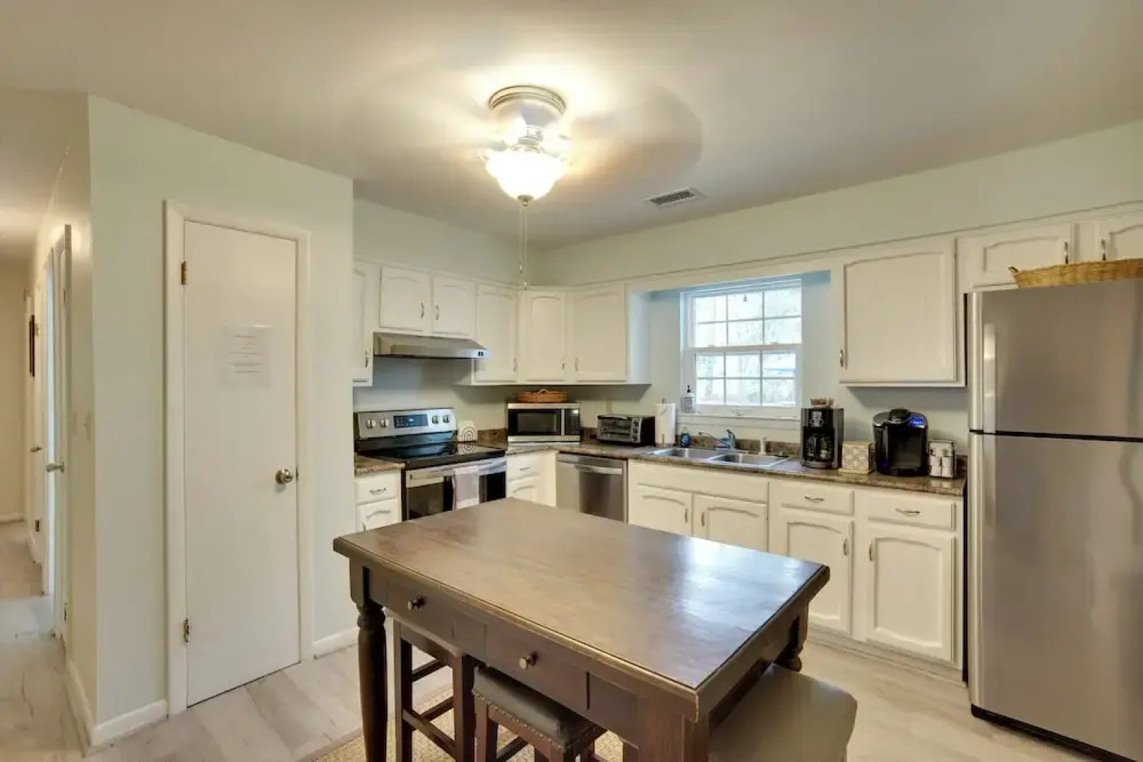 Downtown Home w/ Yard & BBQ - 6 Mi to Downtown!