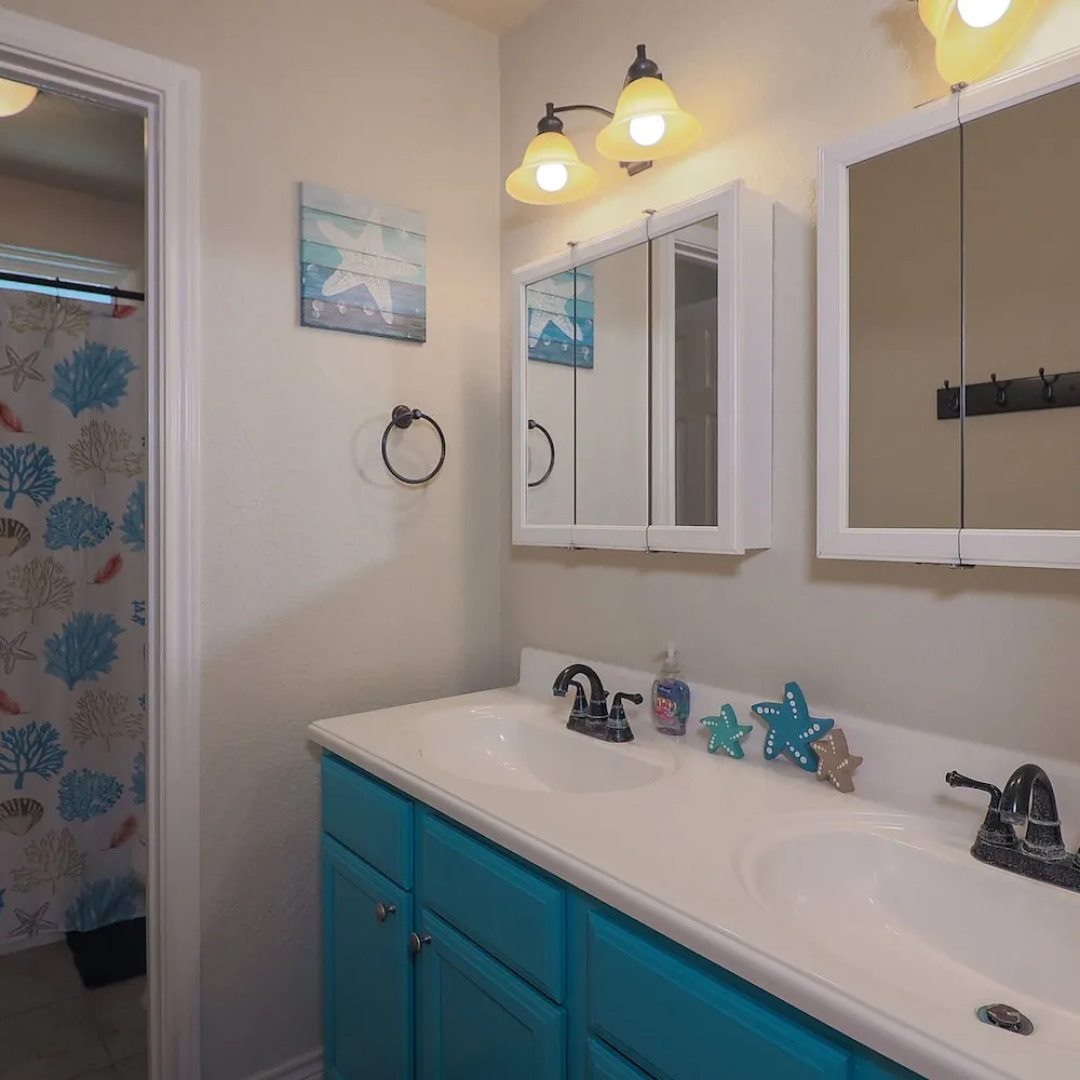 Superb Home With Private Walkover Unobstructed Views