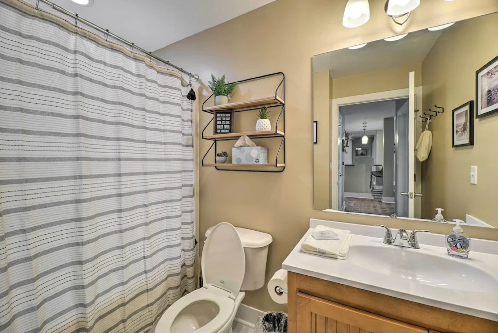 Grand Haven Condo - Walk to Nearby Hot Spots!