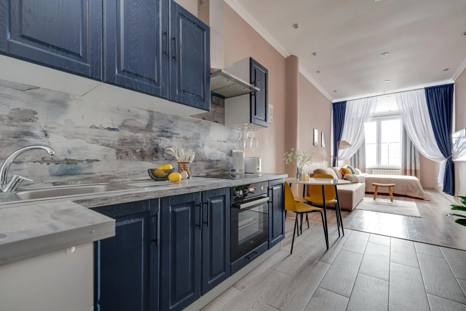 Happy People на улице Олимпийская