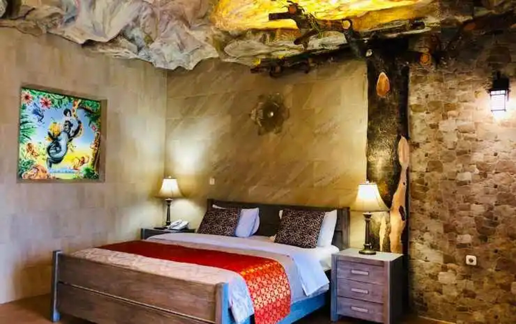 Seruni Hotel Hobbit House