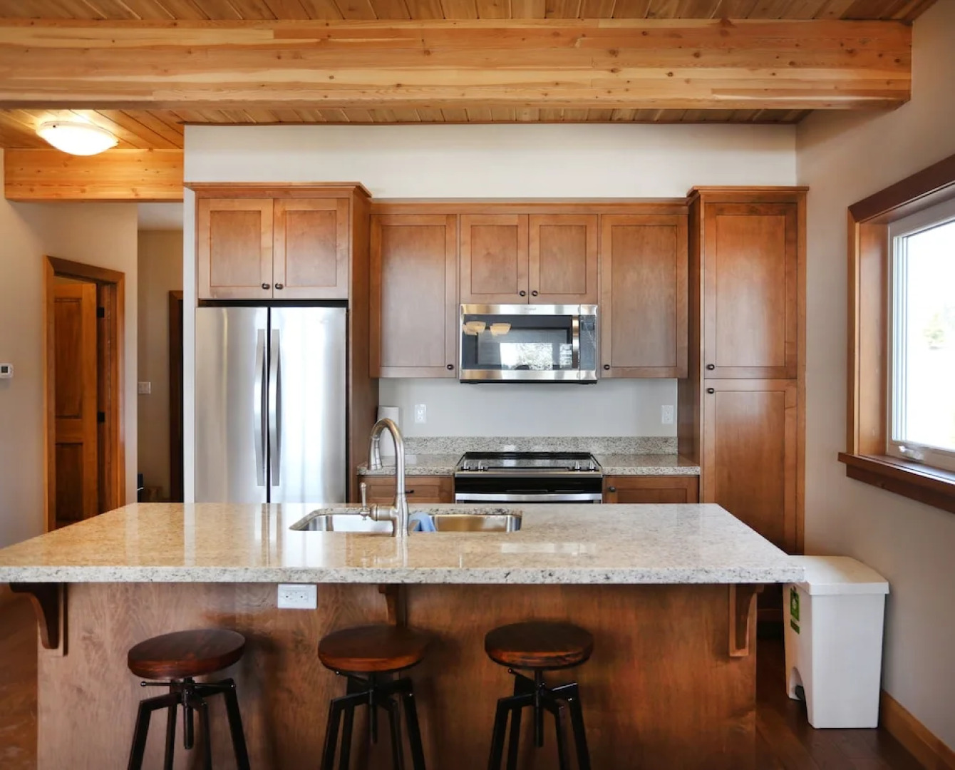 Lakefront Cottage with Stunning Lakeview