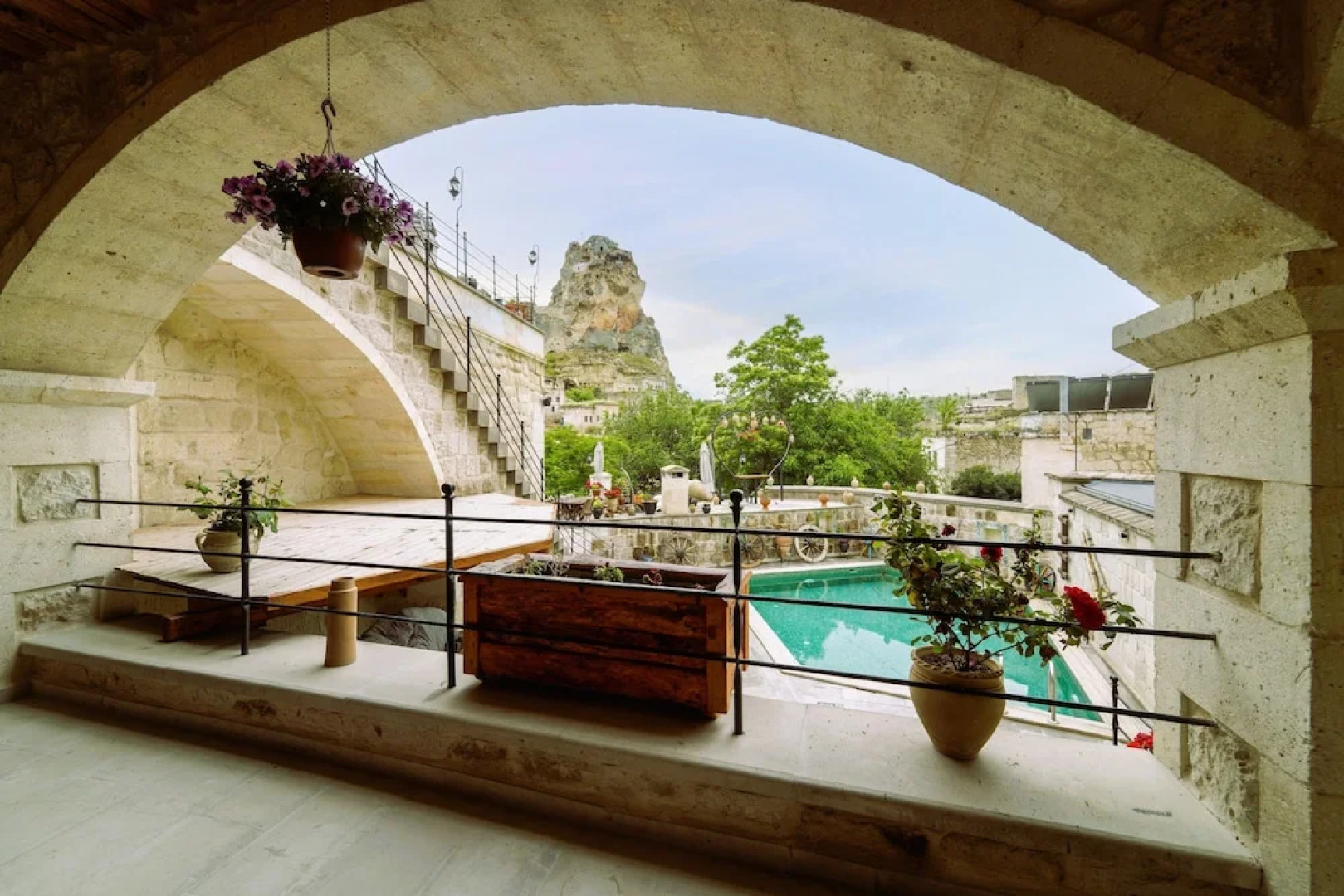 Capp Royal Cave Hotel