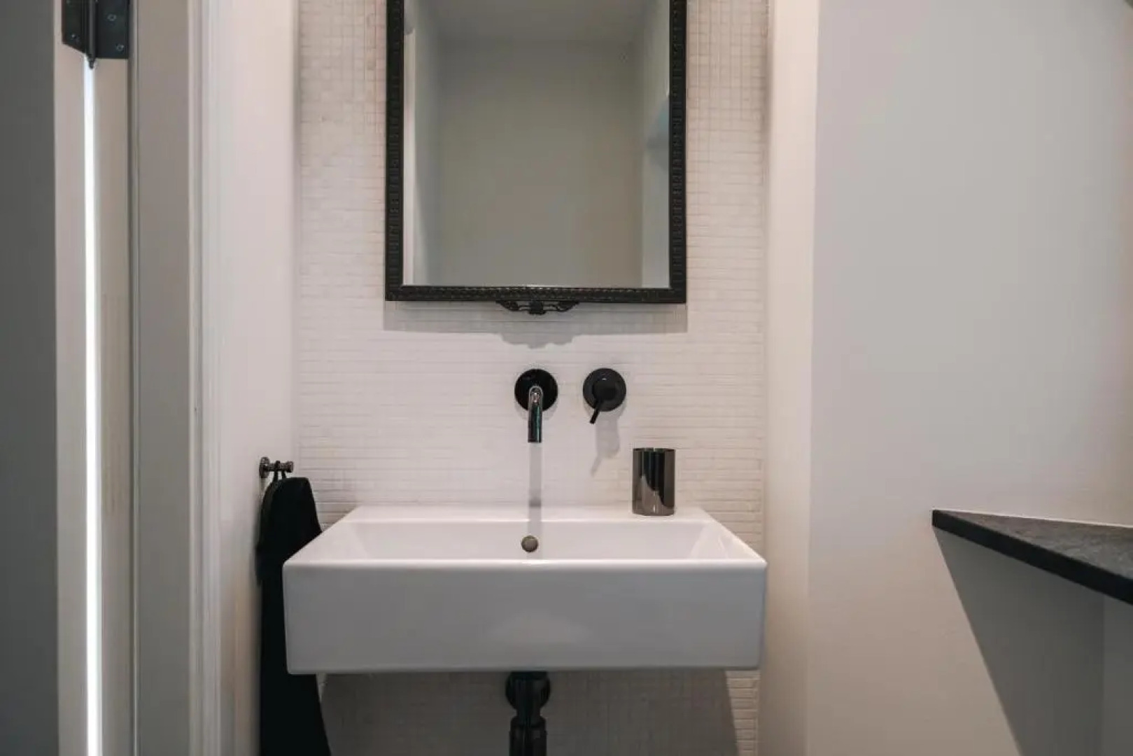 Luxury Apartment with a balcony lake Lago Maggiore