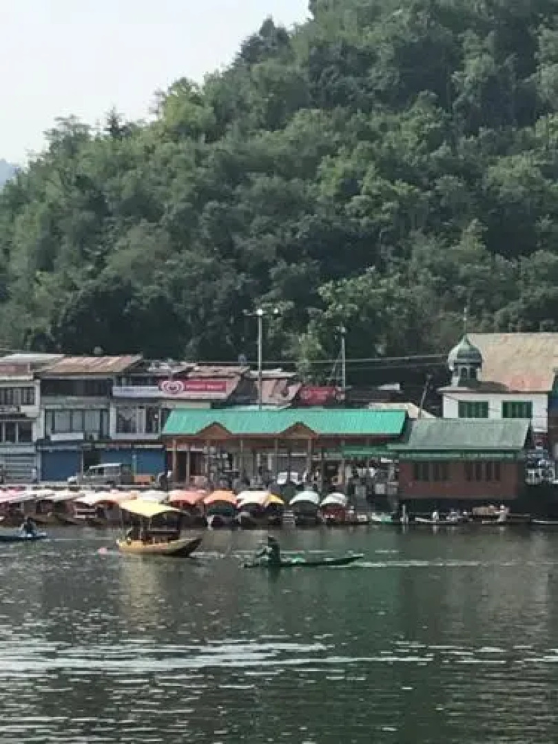Humayun Palace Houseboat