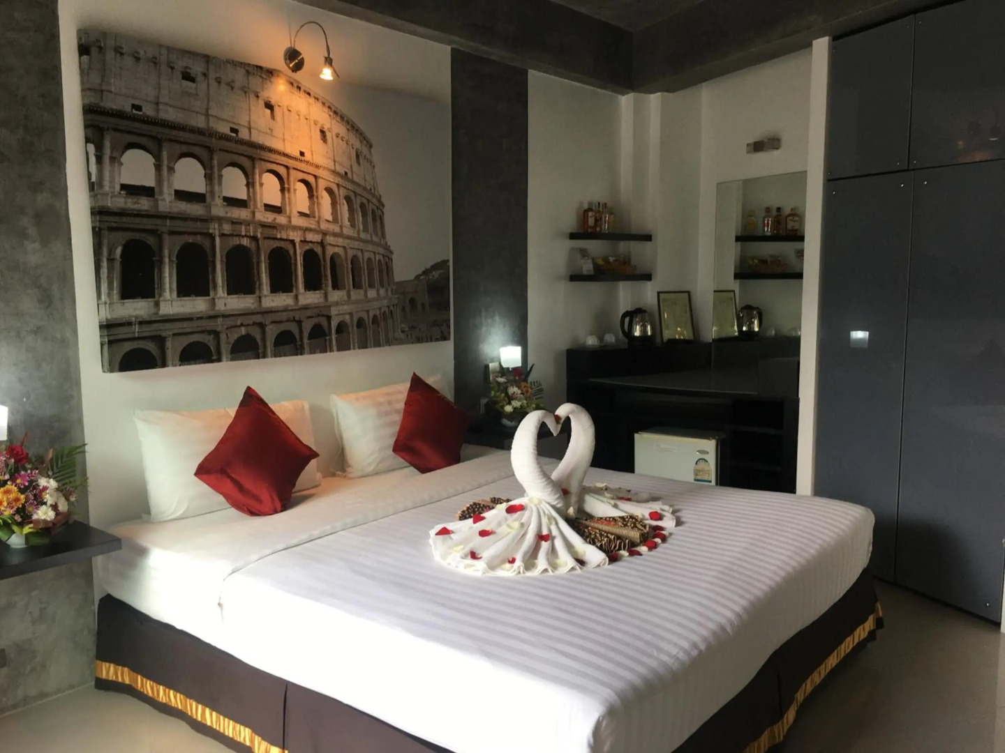 The Front Hotel and Apartment