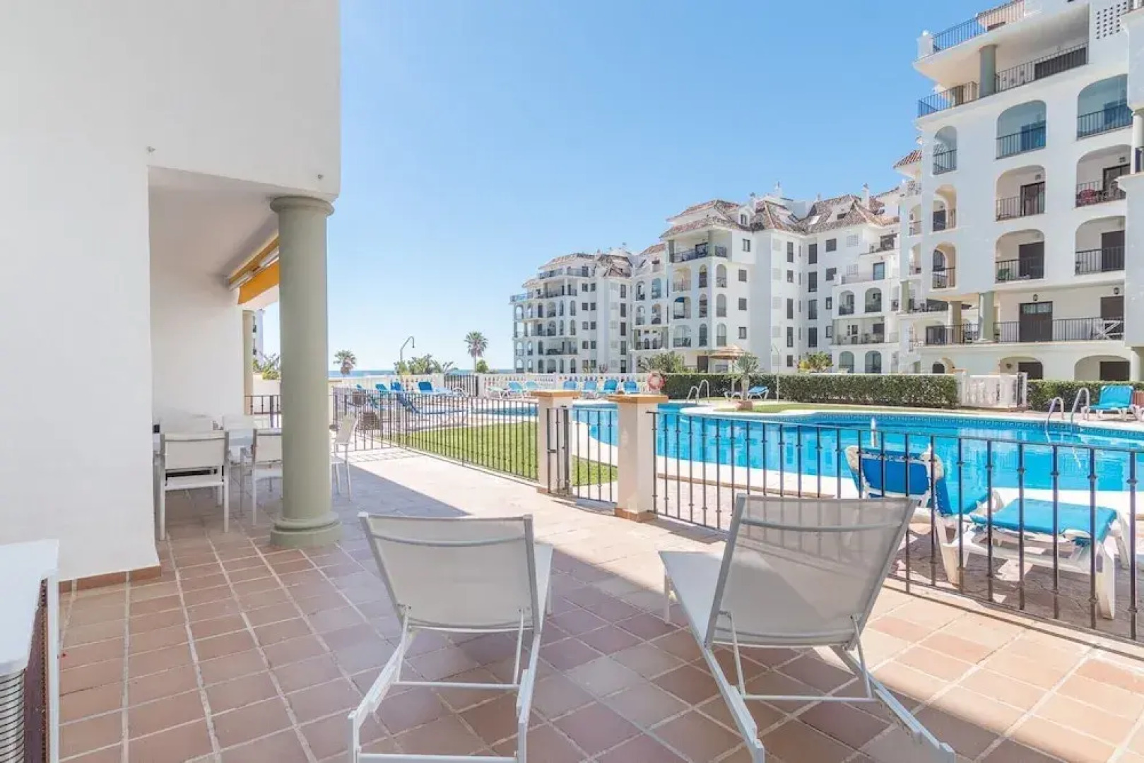 2054-Estupendo apto nuevo-en playa-acceso piscina