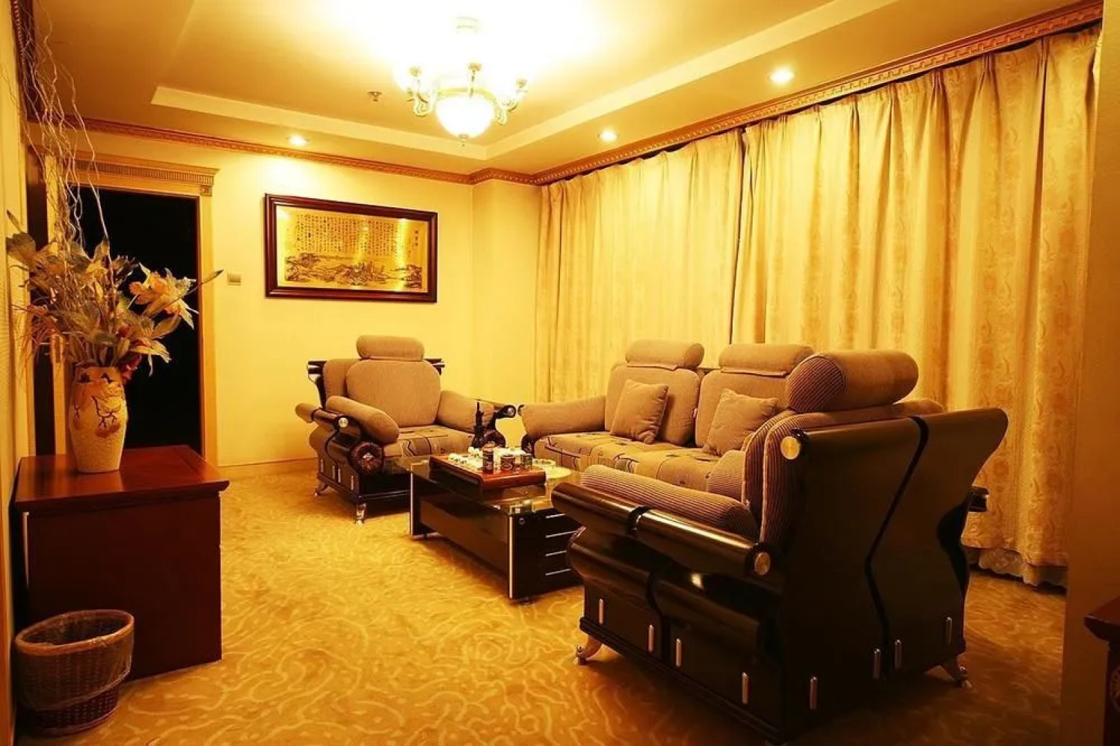 Century Plaza Qidu Hotel