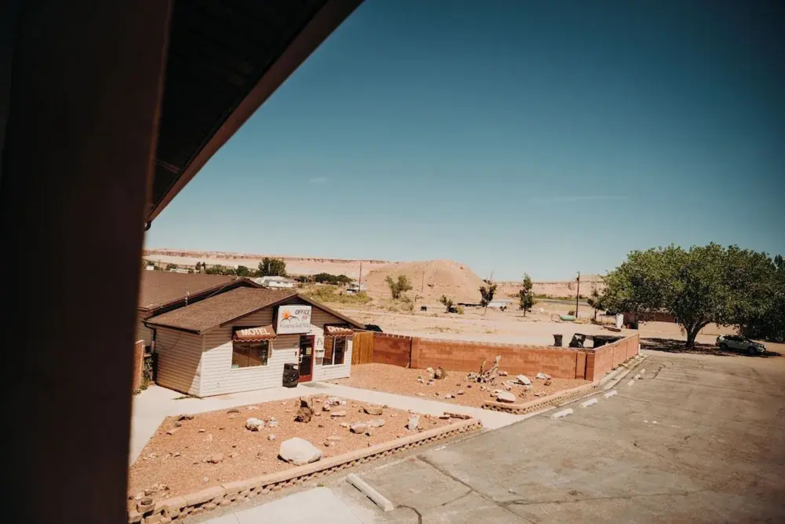 Whispering Sands Motel