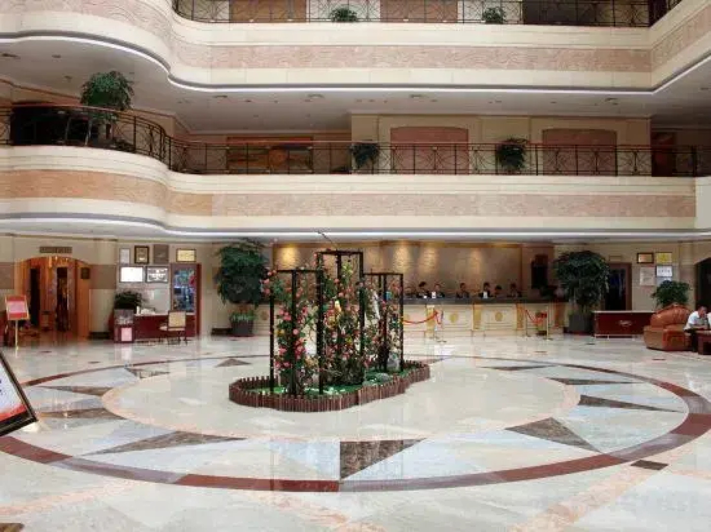 Chuxiong WeishengXiongbao Hotel