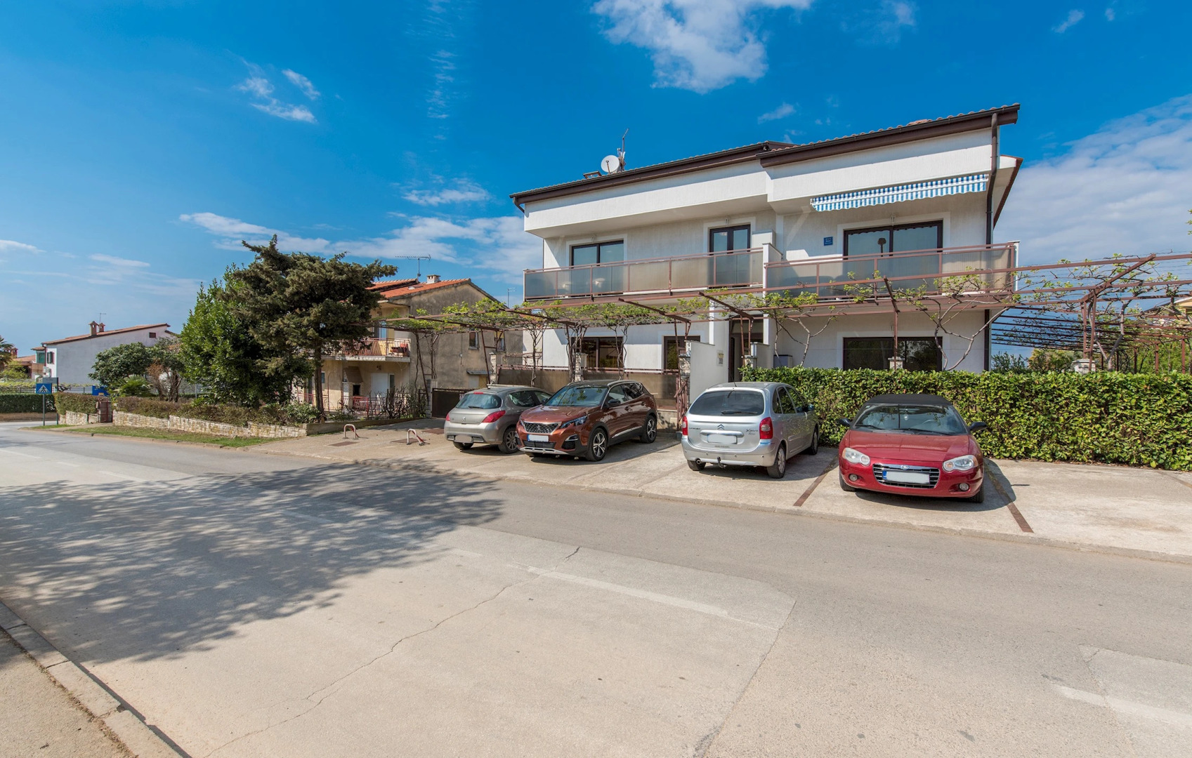 Spacious 3BDR Sea View Apartment next to the Beach