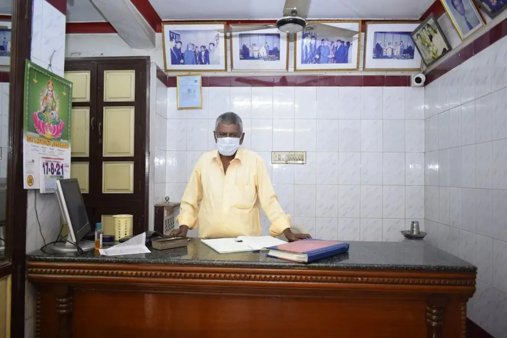 Parisha Residency - Temple Side Hotel