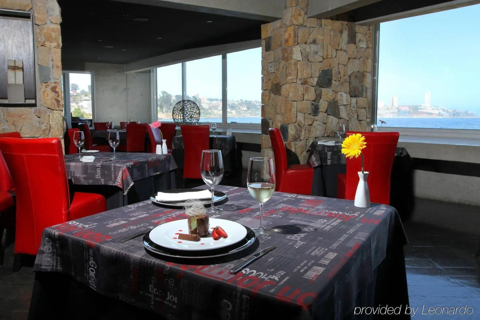 Radisson Blu Acqua Hotel & Spa Concon