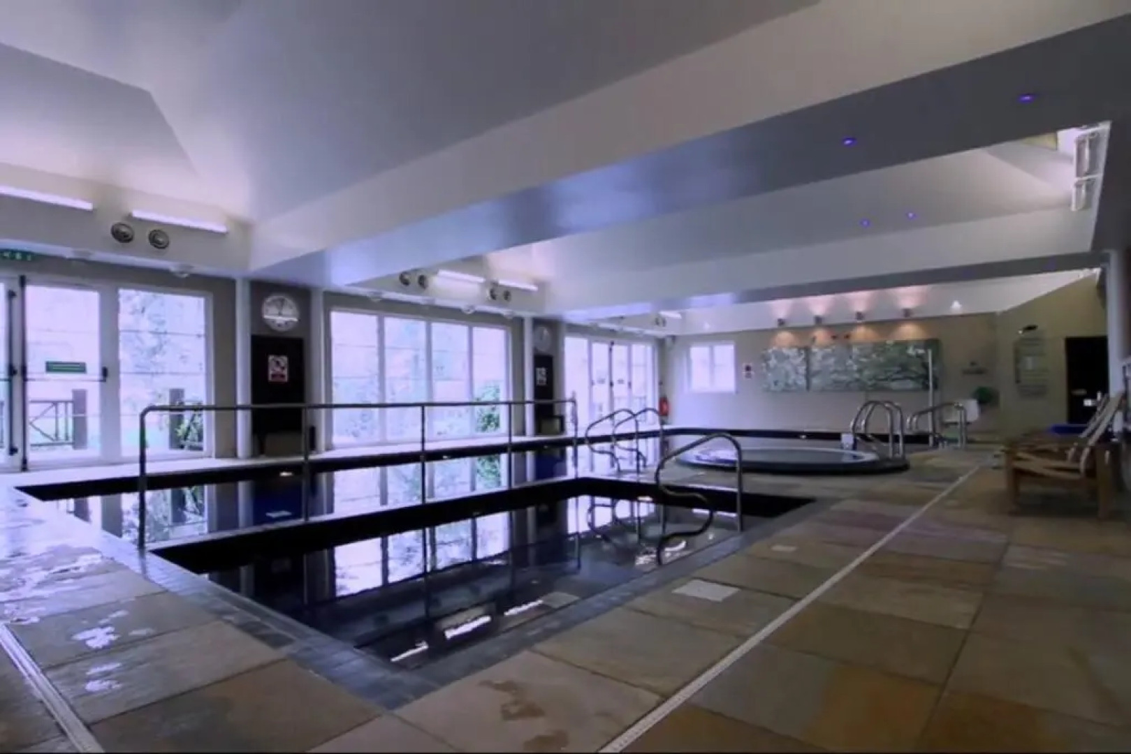 Ryder Cup Lodge Duchally Free WiFi and Free access to Leisure Club Swimming Pool Hot Tub Steam Room and Gym